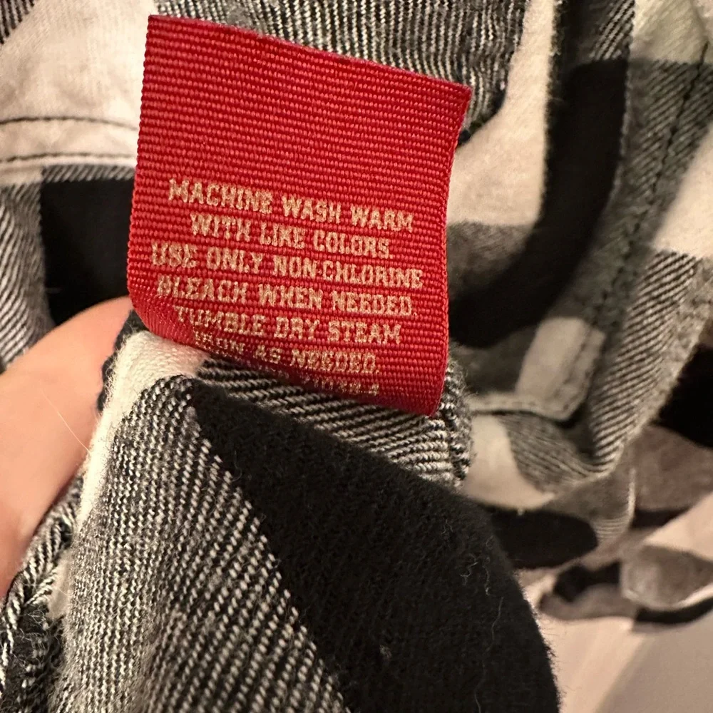 Graphic Stevie Nicks Checkered flannel. Men’s size Medium - Picture 7 of 9